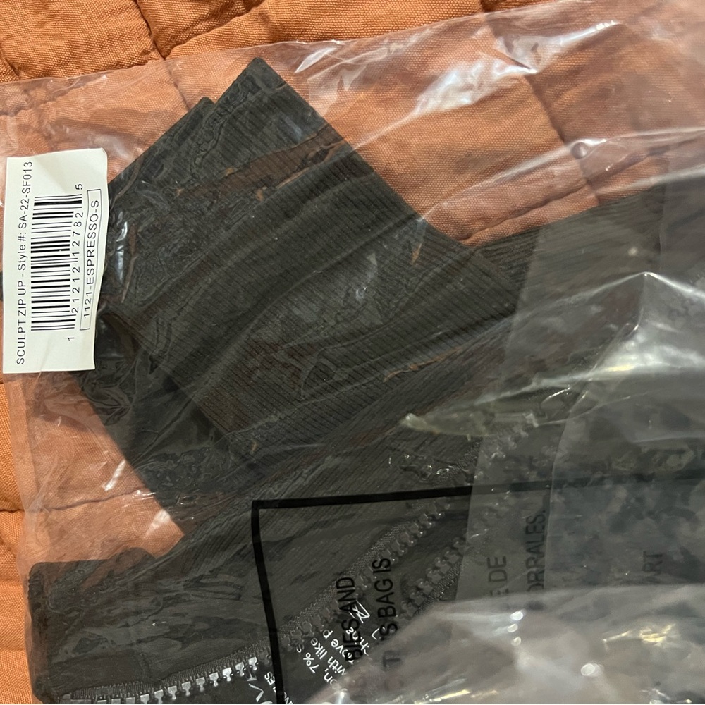 SET Active Black Ribbed Zip-Front Crop Top - Picture 4 of 4
